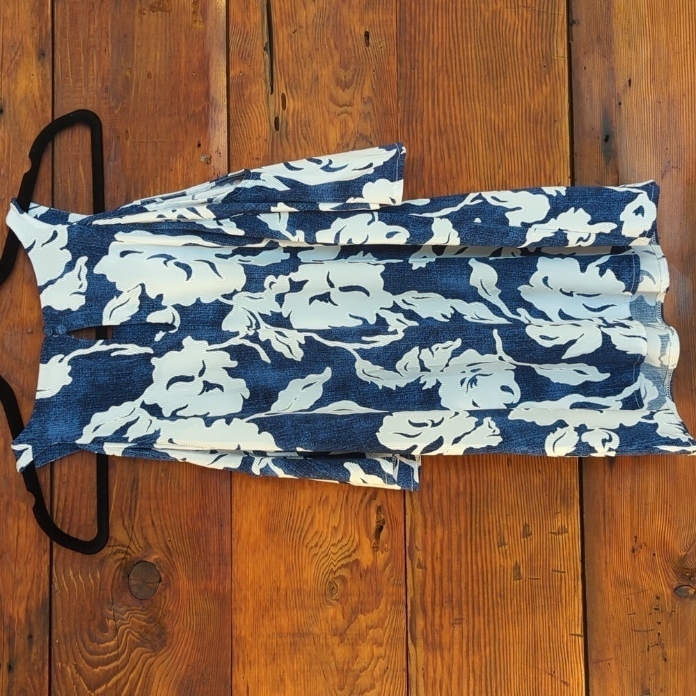 INC International  | Floral Flowy Blue White Shoulder Cutout Tank Top Size M - Picture 4 of 7